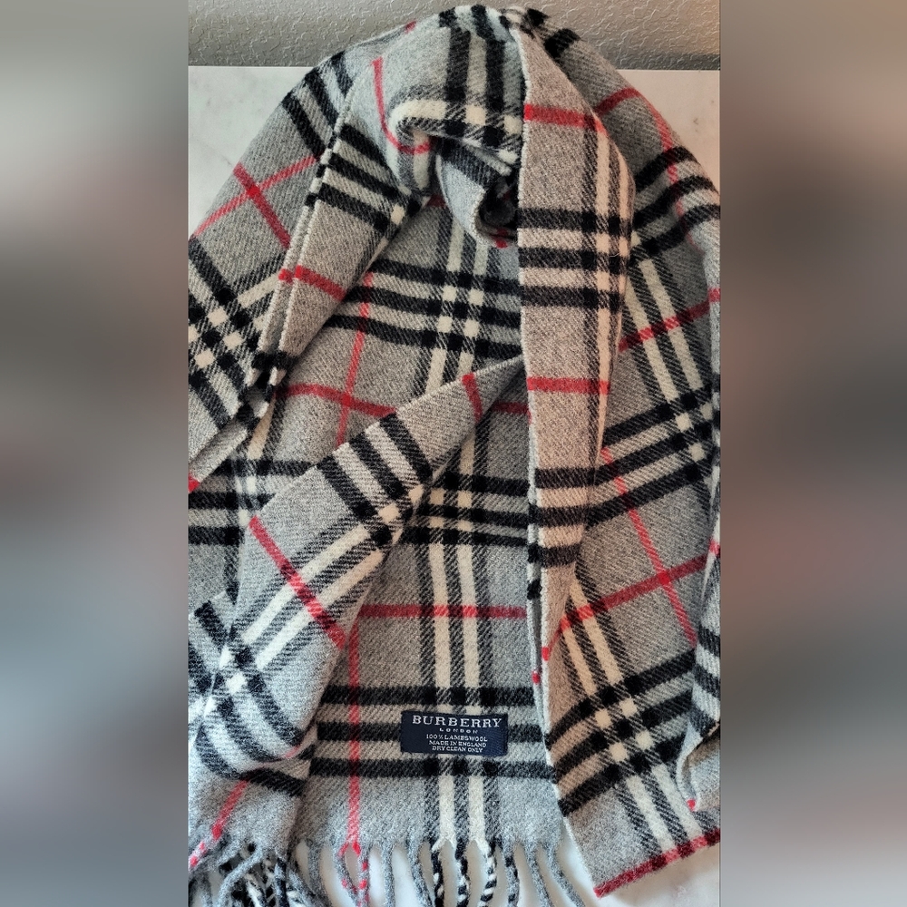 Burberry London 100% Lambswool Nova Check Winter Scarf - Picture 2 of 3